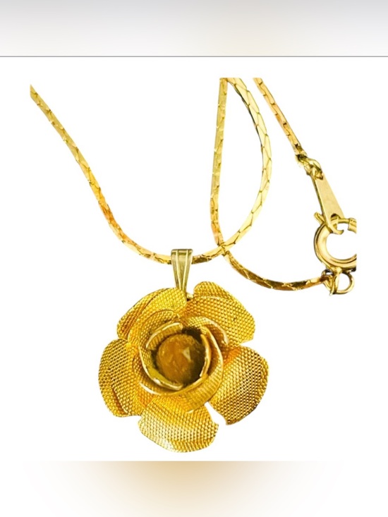 Vintage Jewelry - Vintage Gold Tone Floral Rose Pendant Necklace